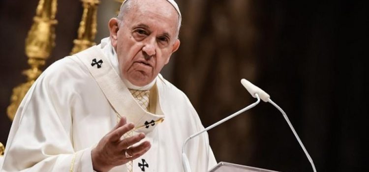 Papa Francisco viaja al centro de Europa en defensa de los inmigrantes y refugiados