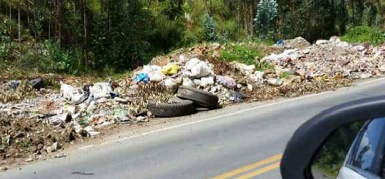 Irresponsables siguen arrojando basura en la Quebrada de Ñacchero