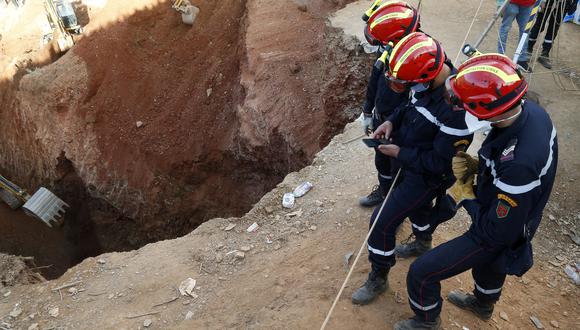 Rescatistas trabajan por cuarto día para sacar al pequeño Rayan de un pozo en Marruecos