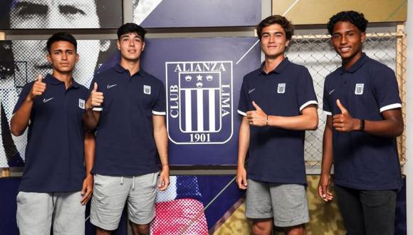 Alianza Lima: cuatro juveniles firmaron su primer contrato profesional