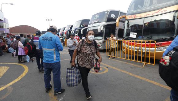 Alza de combustibles: pasajeros reportan incremento en pasajes en terminales terrestres