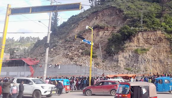 Deslizamiento en Andahuaylas entierra equipo y materiales, buscan si hay víctimas mortales