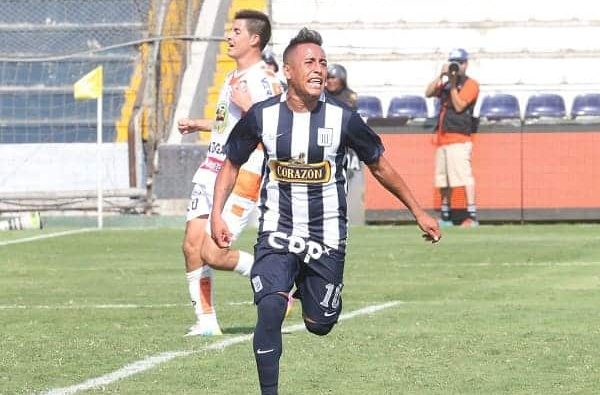 Christian Cueva a una firma de volver a jugar por Alianza Lima