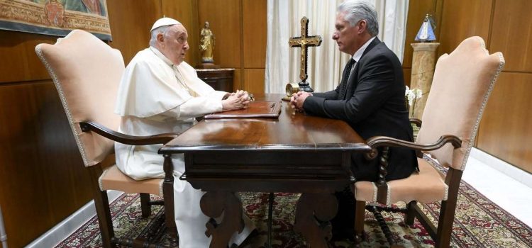Papa Francisco recibe a dictador cubano Miguel Díaz-Canel en el Vaticano