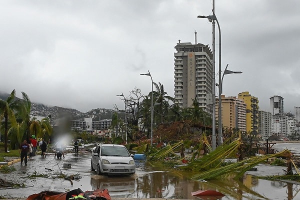 México: huracán Otis dejó sin luz y sin comunicaciones a ciudad de Acapulco