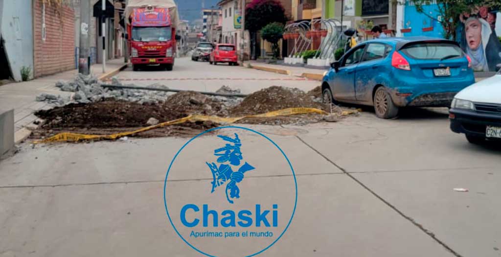 Zanja en vía principal de Abancay pone en riesgo a conductores y genera malestar ciudadano