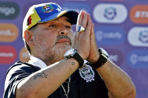 Juicio por muerte de Maradona se reanuda tras escándalo por exámenes médicos confundidos